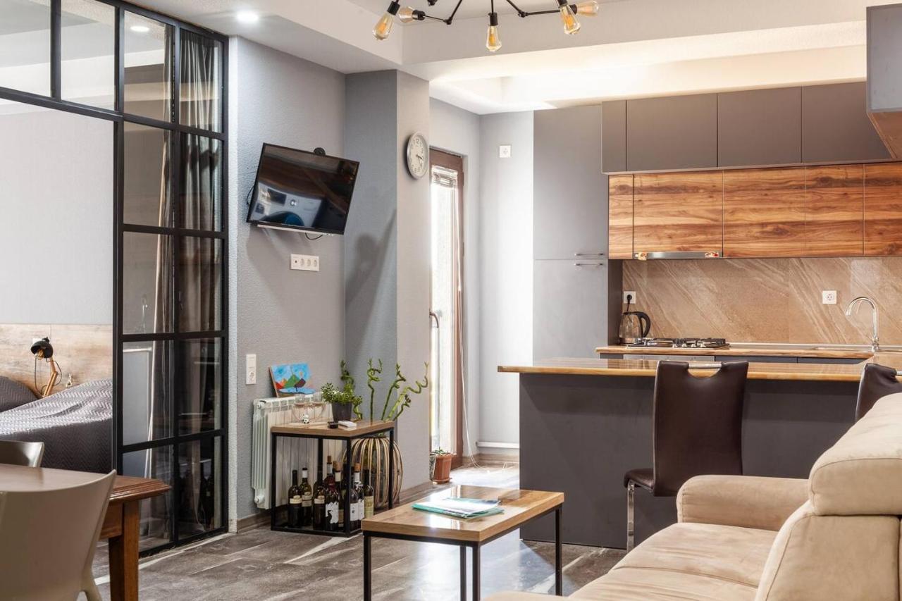 Veli Group Apartment In Old City Kutaisi Dış mekan fotoğraf