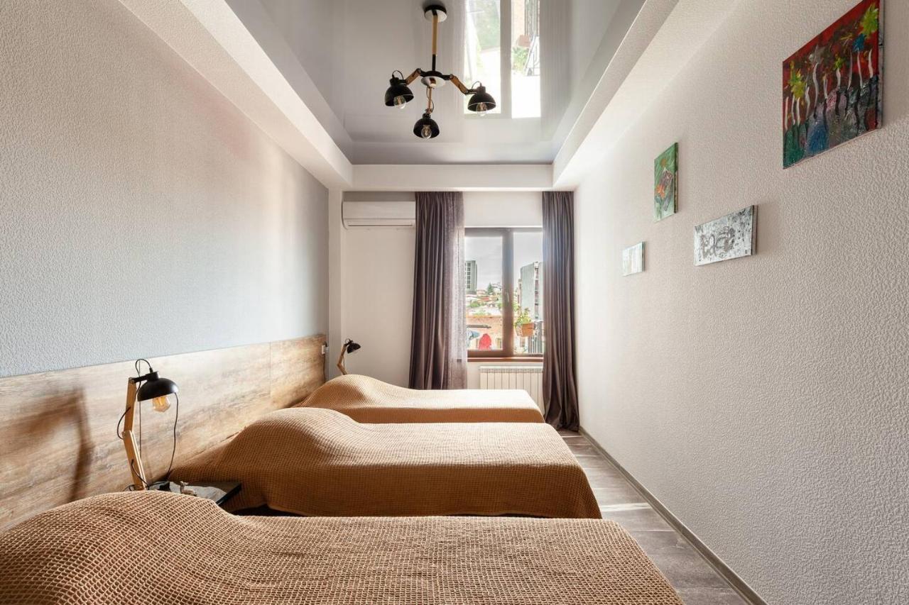Veli Group Apartment In Old City Kutaisi Dış mekan fotoğraf